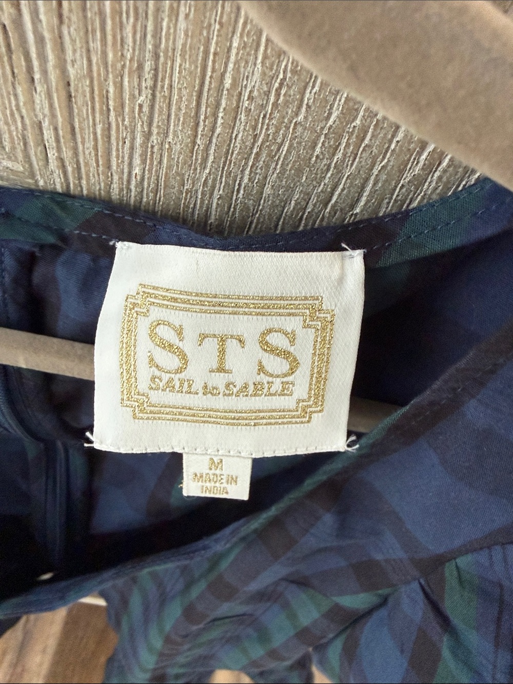 Sail to Sable Size Medium Women’s Plaid/Tartan Top - Picture 2 of 3